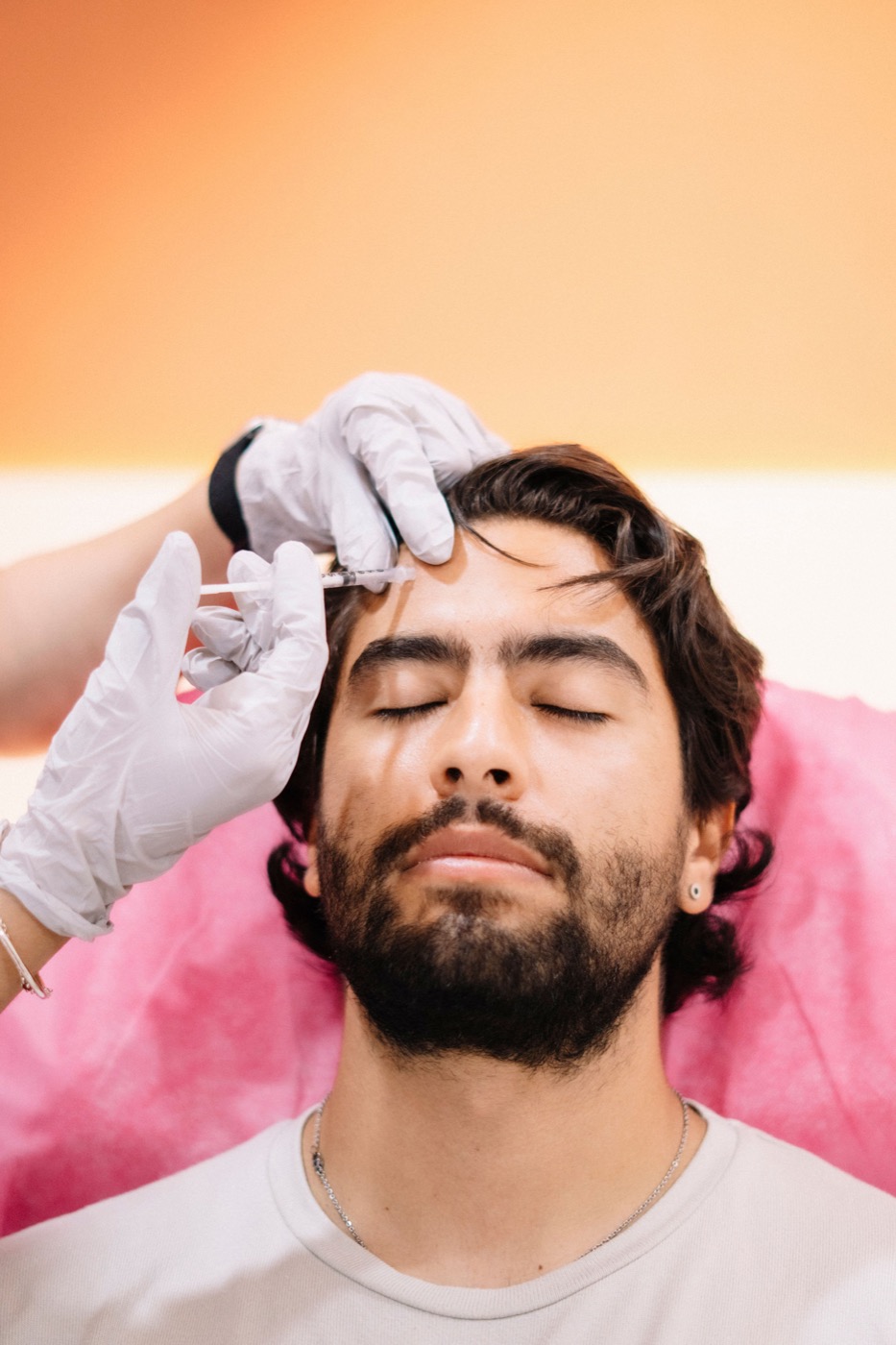 Botox-Behandlung der Stirn bei einem Patienten
